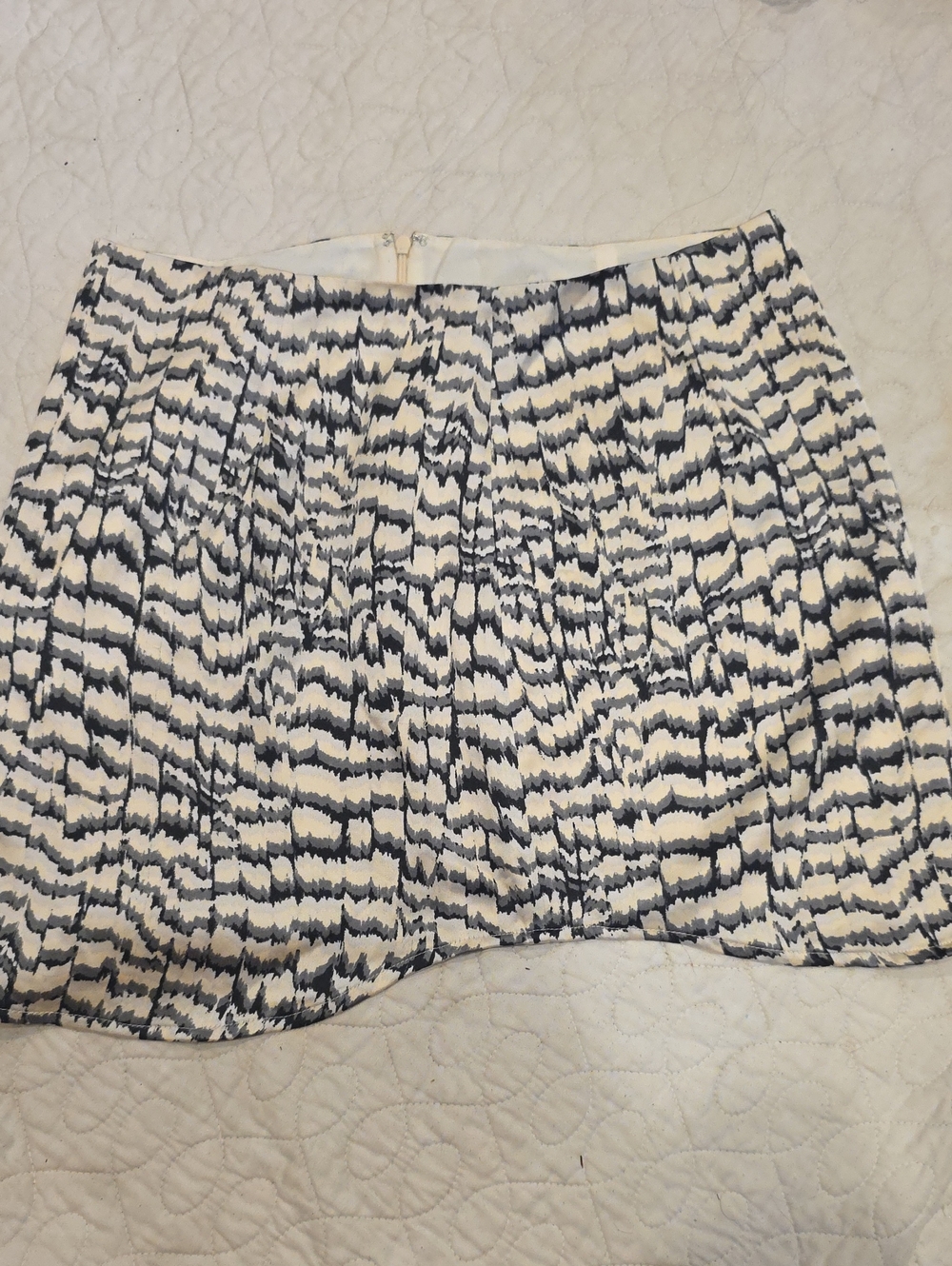 Forever 21 Black and White Circle Skirt